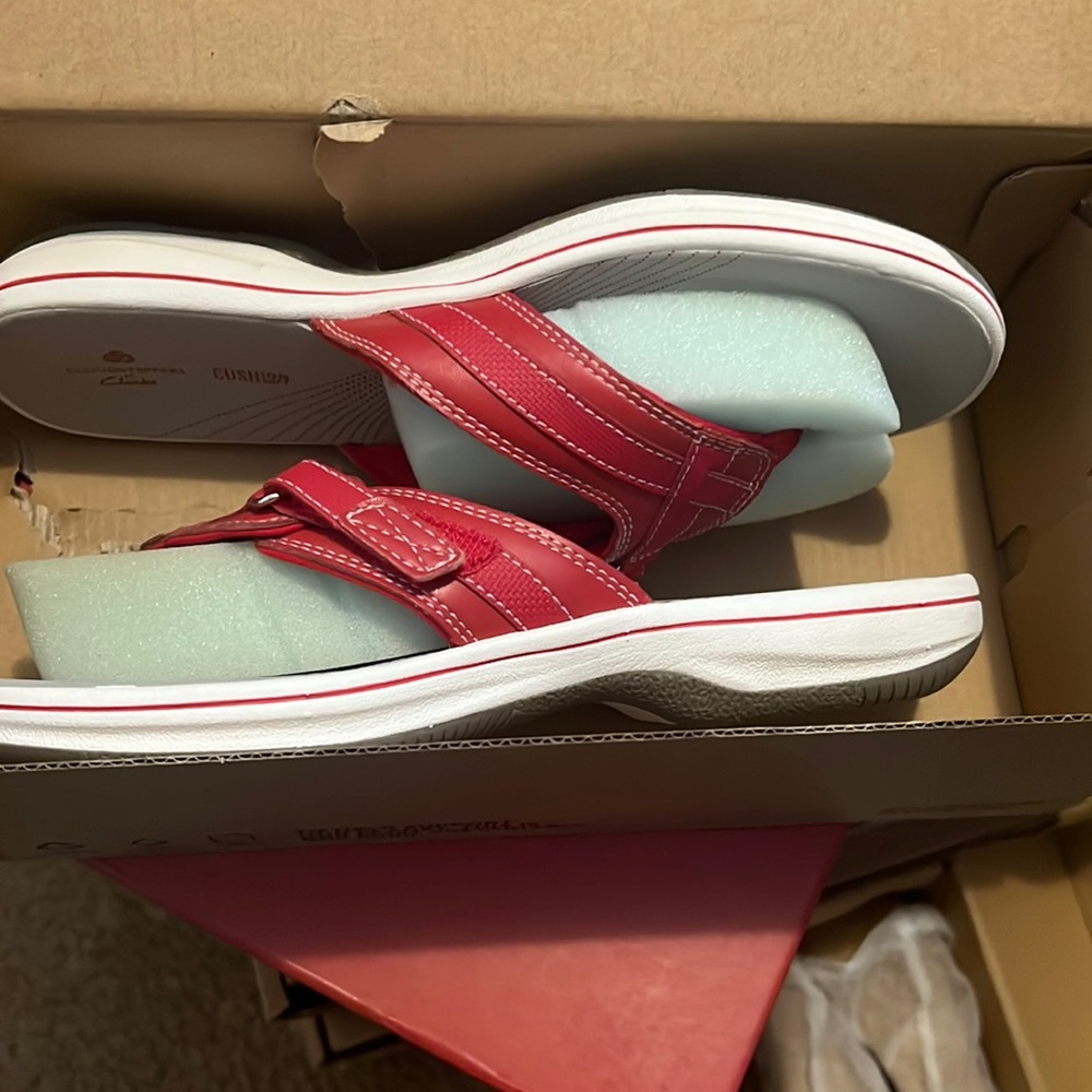 Cloudsteppers by Clark’s cushion soft sandals size 8